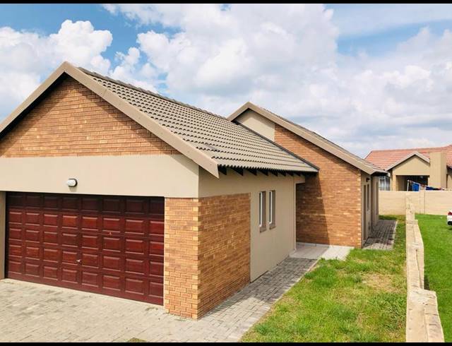 3 BEDROOM TOWNHOUSE FOR SALE IN WATERKLOOF